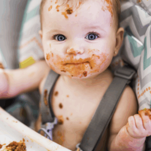 Bebé comiendo